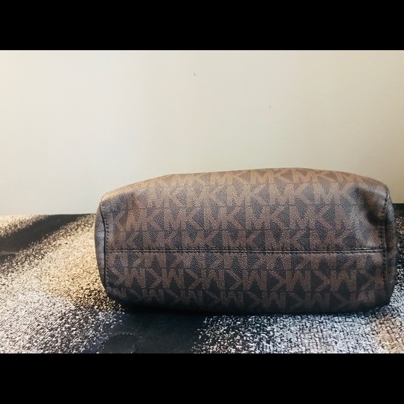 Michael Kors Jet Set Tote and matching wallet - Picture 7 of 9